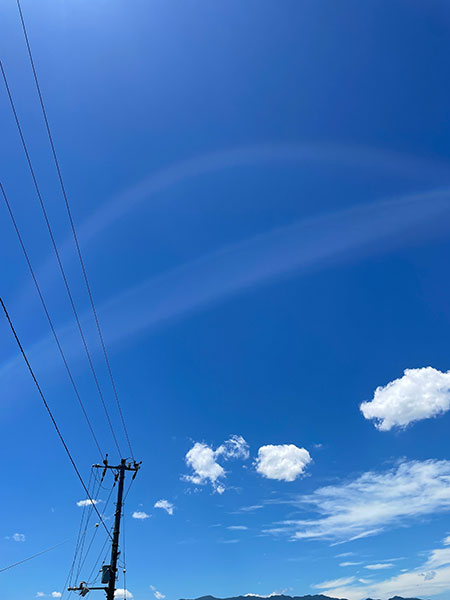 青空　梅雨中休み